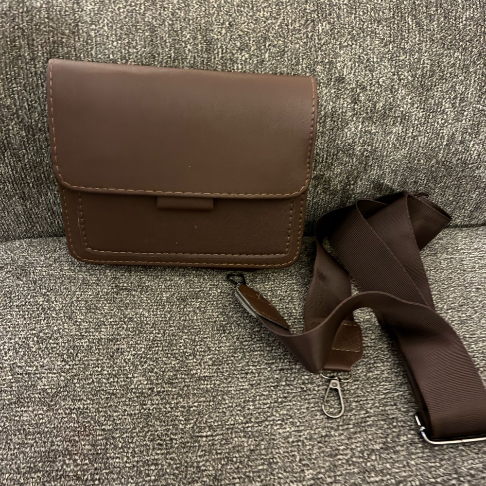 Quilted square shoulder bag